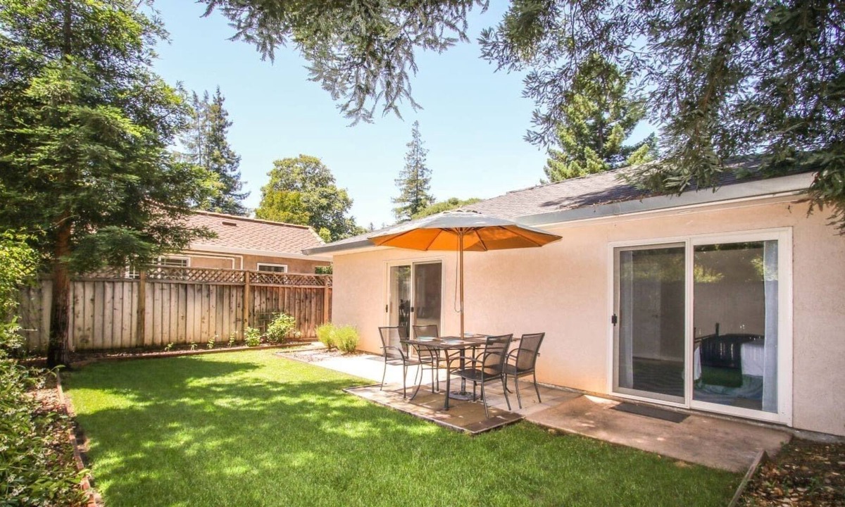 Edgewood Park House | Anita’s Guest House Great For Business