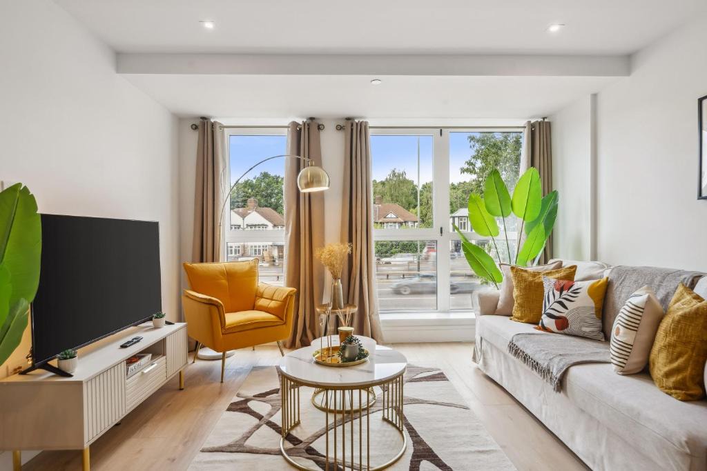 Coombe Hill Apartment | Apartment in Wimbledon with Cinema, Gym, Game Room! Upto 30 Percent OFF