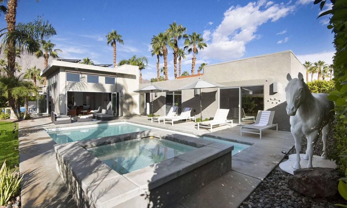 Warm Sands House | Art Club - South Palm Springs