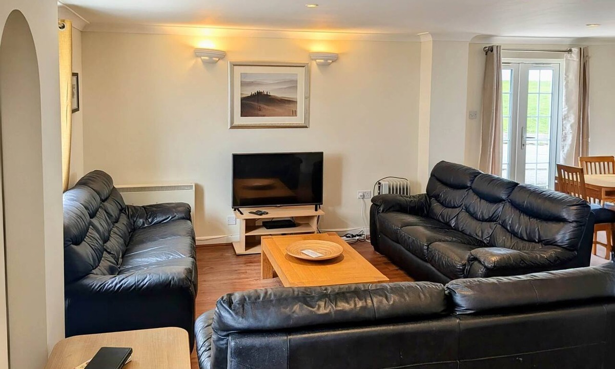 Newquay City Centre House | Atlantic Reach Lodge - Spacious 4 Bedroom Retreat