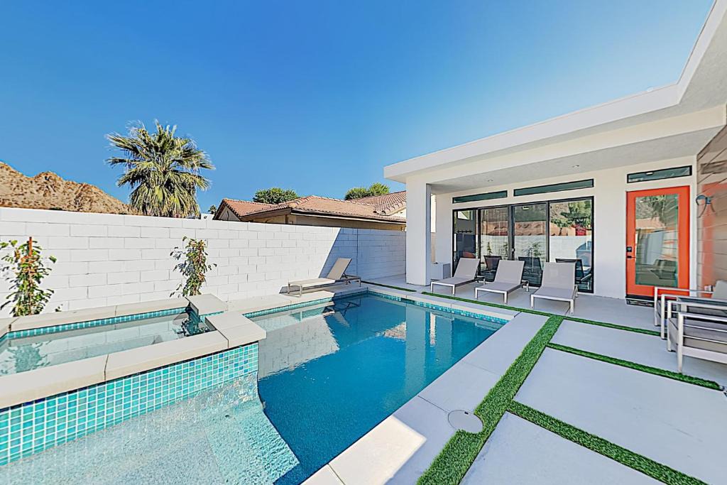 La Quinta Cove House | Avenida Alvarado Haven