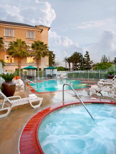 Ayres Hotel | Platinum Triangle