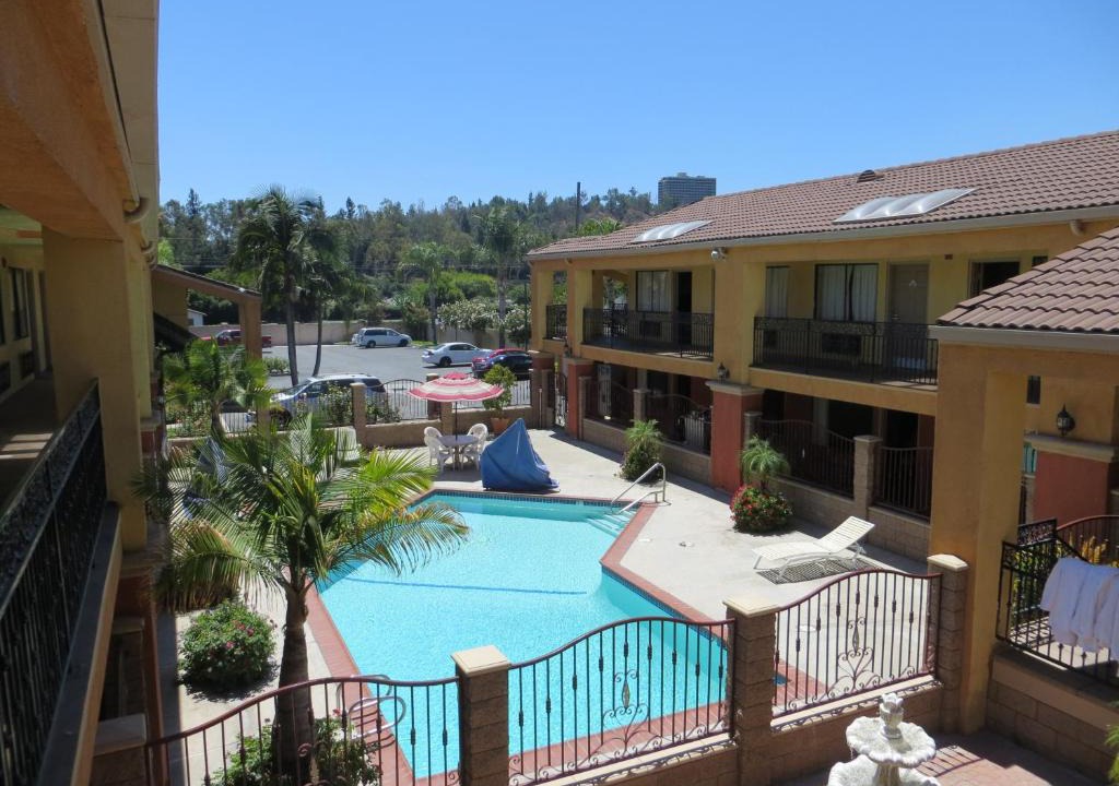 Valinda Hotel | Azusa Inn