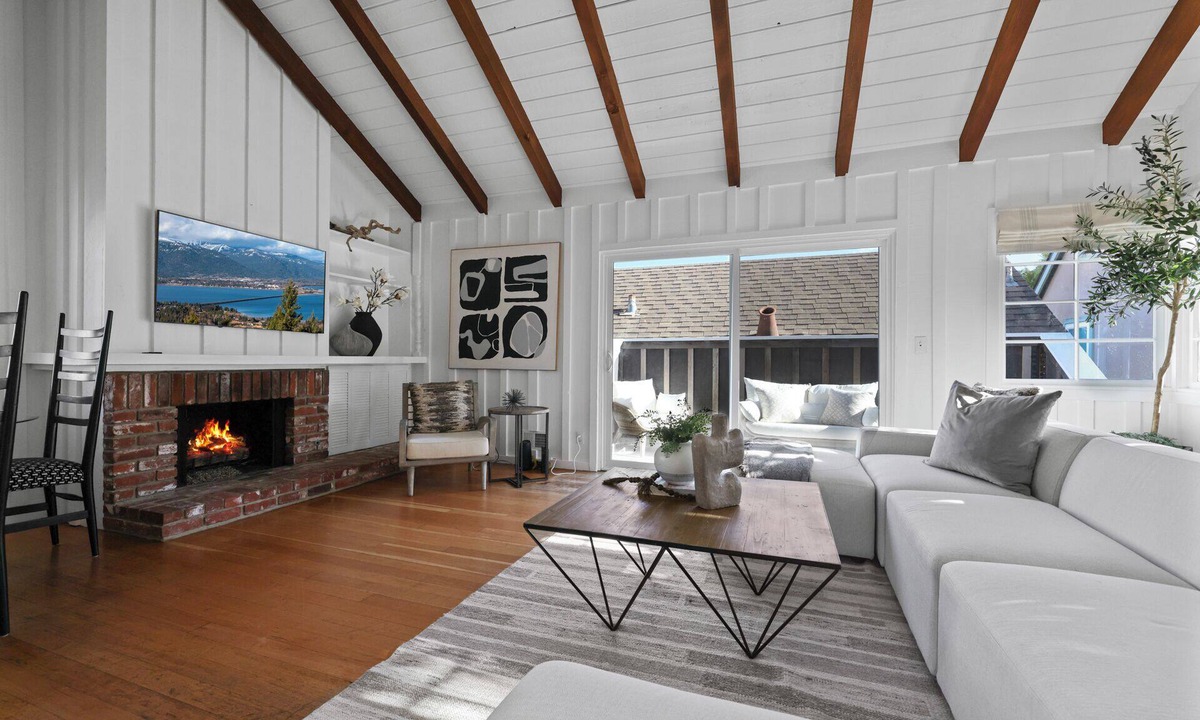 Balboa Island House | Balboa Lodge, Steps from Island Ferry to Beach - newly updated with A/C