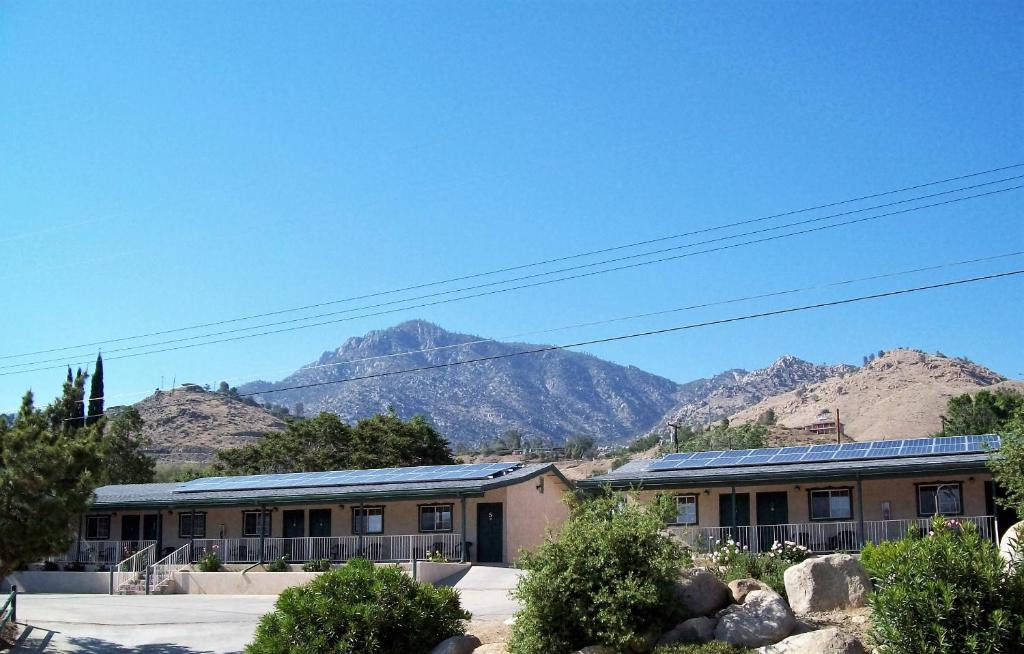 Wofford Heights Hotel | Barewood Inn & Suites