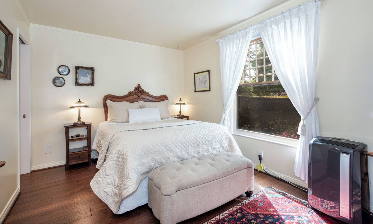 Oak Park Bed & Breakfast | Bath Street Inn B & B