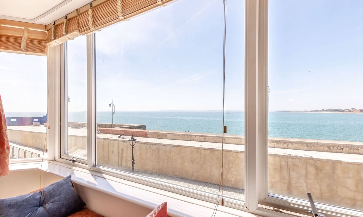 Old Portsmouth Cottage | Battery House