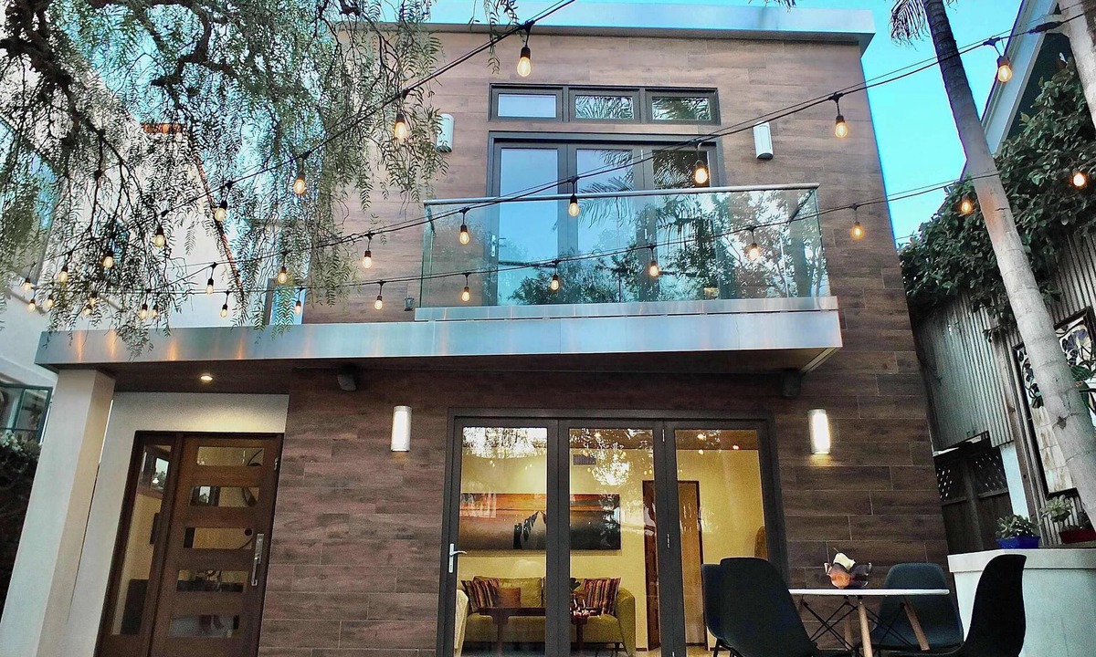 Peninsula House | Beachside Sanctuary – Lovely 3 BDR Steps to Ocean!