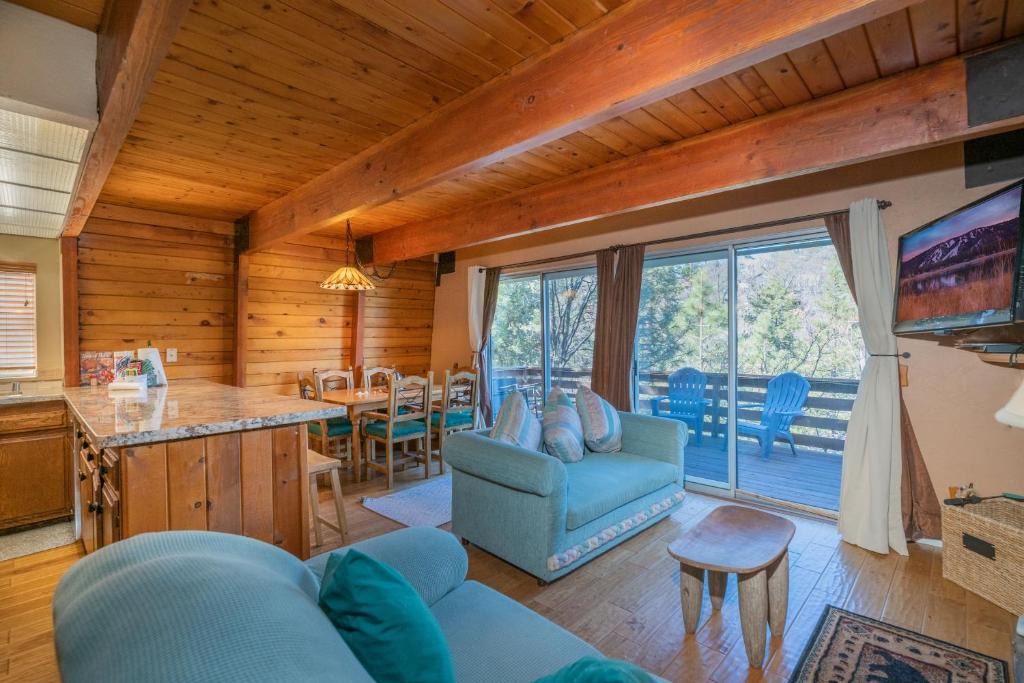 Upper Moonridge House | Bear Claw Inn