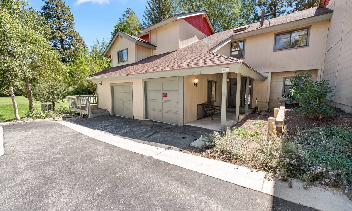 Moonridge Condo | Bear Mountain Escape - Walk to Bear Mountain, Fireplace, Deck, Barbecue