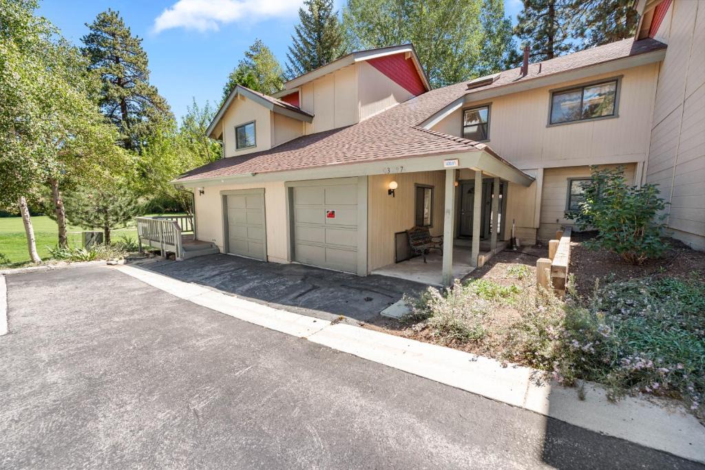 Moonridge Apartment | Bear Mountain Escape Condo