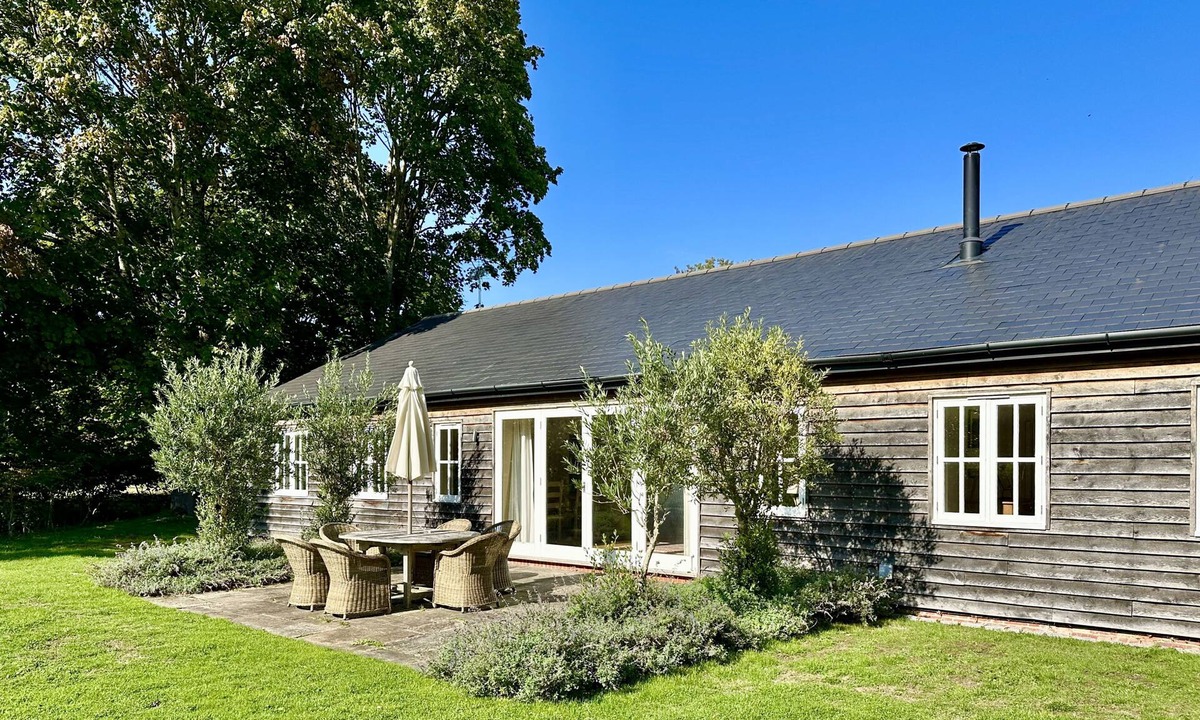 North Stoke Cottage | Beaufort Barn by inspirestays-com - a cottage that sleeps 6 guests in 3 bedrooms