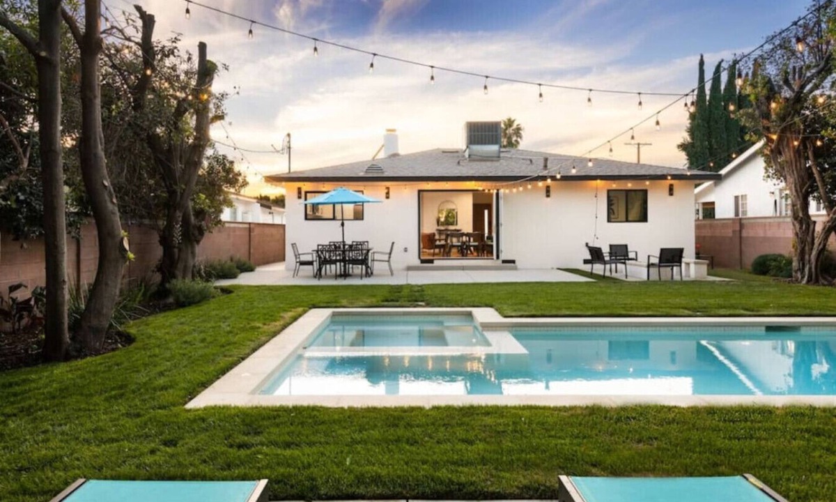 Van Nuys House | Beautiful 3BD Home in the Valley w/Pool