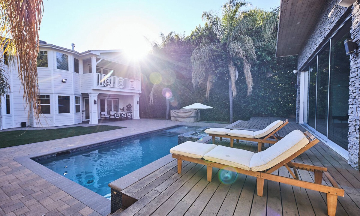 Little Armenia House | Beautiful 5 bedroom house in Los Angeles