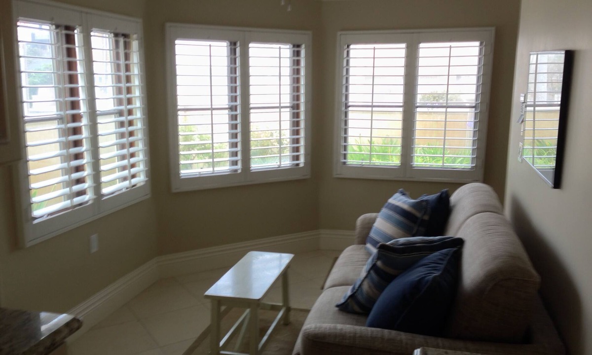 The Strand Apartment | Beautiful and newer across the street from the beach