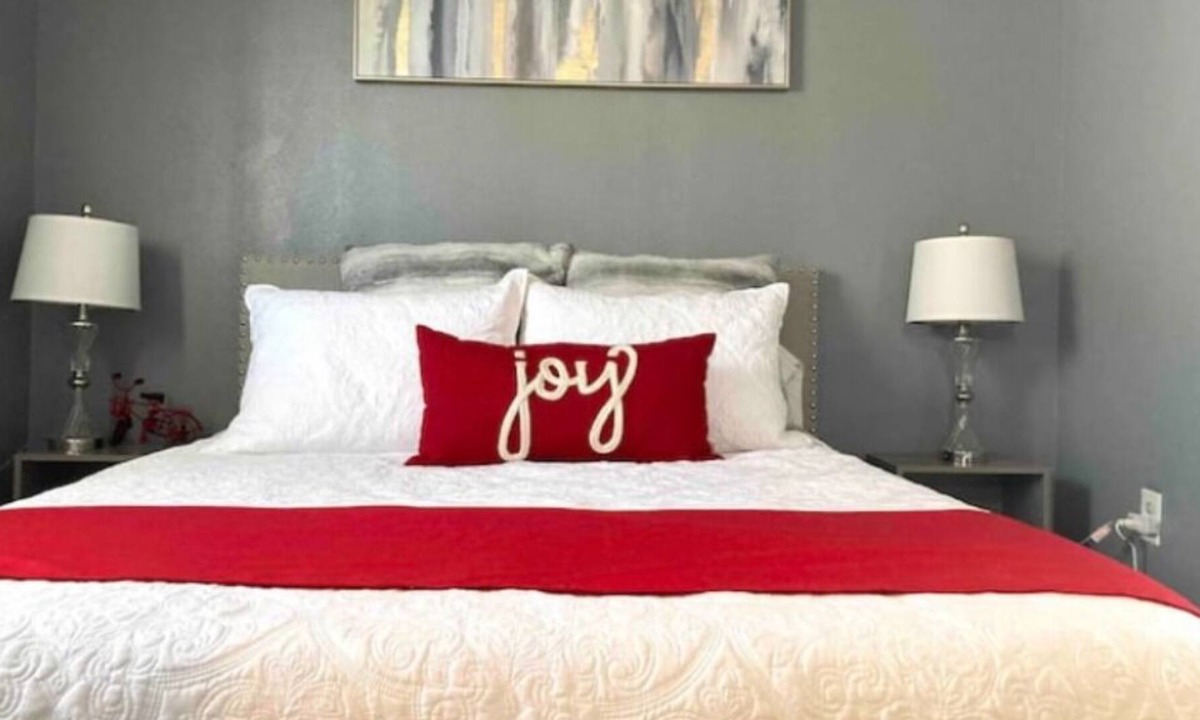 Banning Apartment | Beautiful Apartment - 10 min to Morongo Casino & Near Highway!