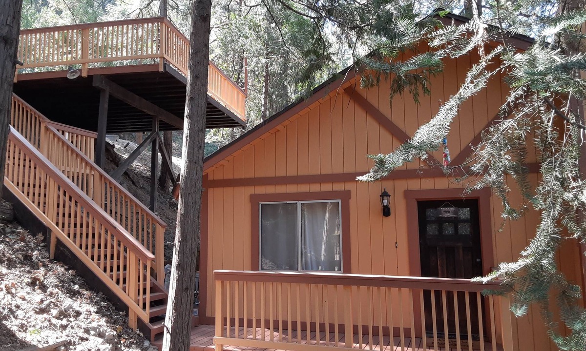 Crestline Cabin | Beautiful cabin 2 story with 2 decks, near Lake Gregory, Lake Arrowhead.