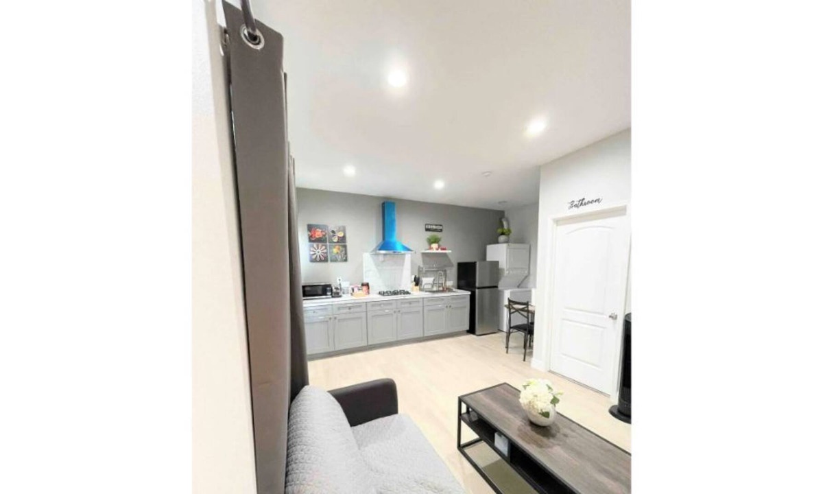 Fountain Valley House | Beautiful Coastal Studio