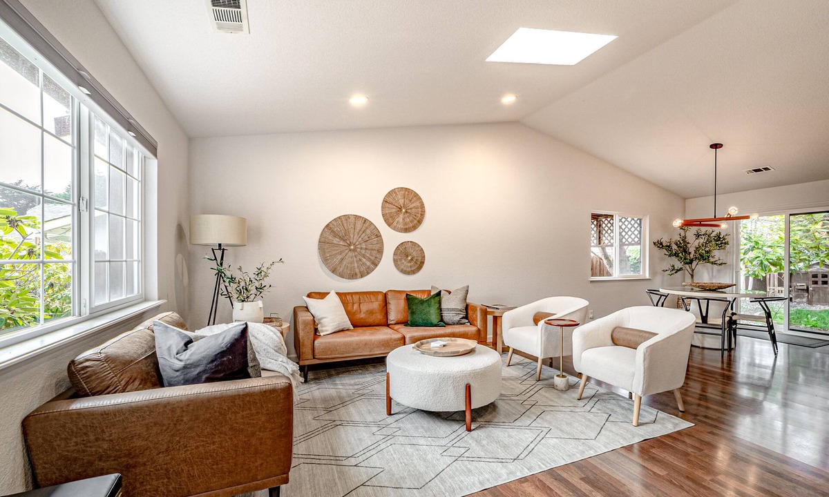 McKinleyville House | Beautiful coastal home near Redwoods with fast WiFi, large backyard, W/D & patio