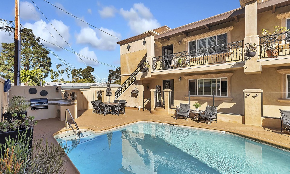 Corona del Mar Condo | Beautiful condo in the heart of CDM just one block from the beach!