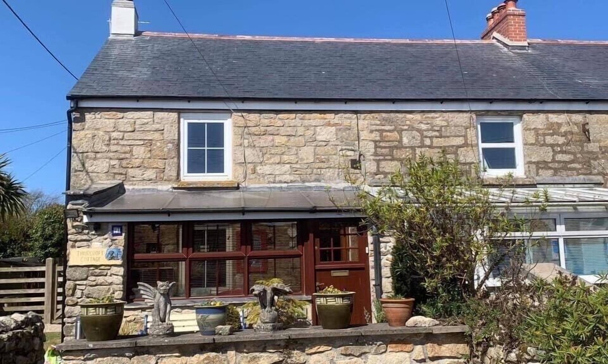 Saint Erth Praze House | Beautiful granite cottage with parking and garden. Near the coast. Dogs welcome.