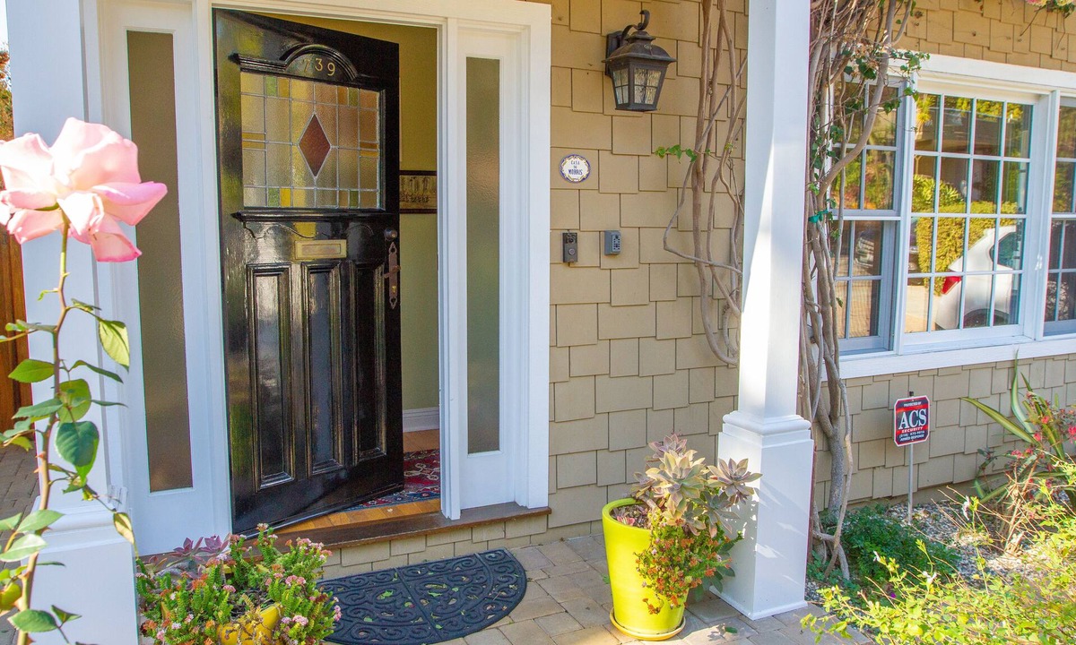 Pacific Palisades House | Beautiful home and garden, walk to village, beach and trails