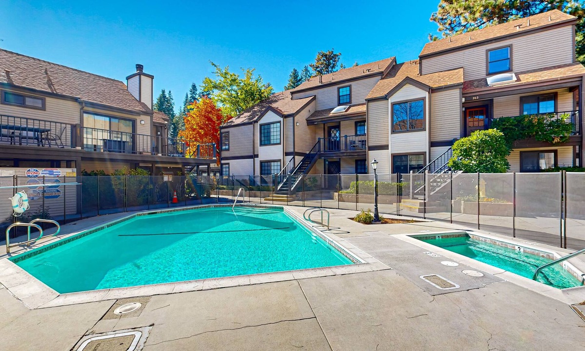 Lake Arrowhead Condo | Beautiful lake-view condo w/shared pool and hot tub walk to restaurants & shops