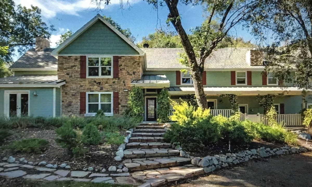 Yucaipa House | Beautiful Luxury Home