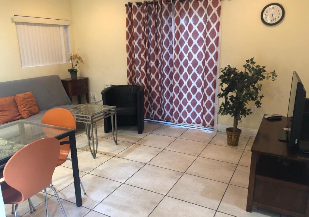 Burbank House | Beautiful New Home in Burbank 1bd