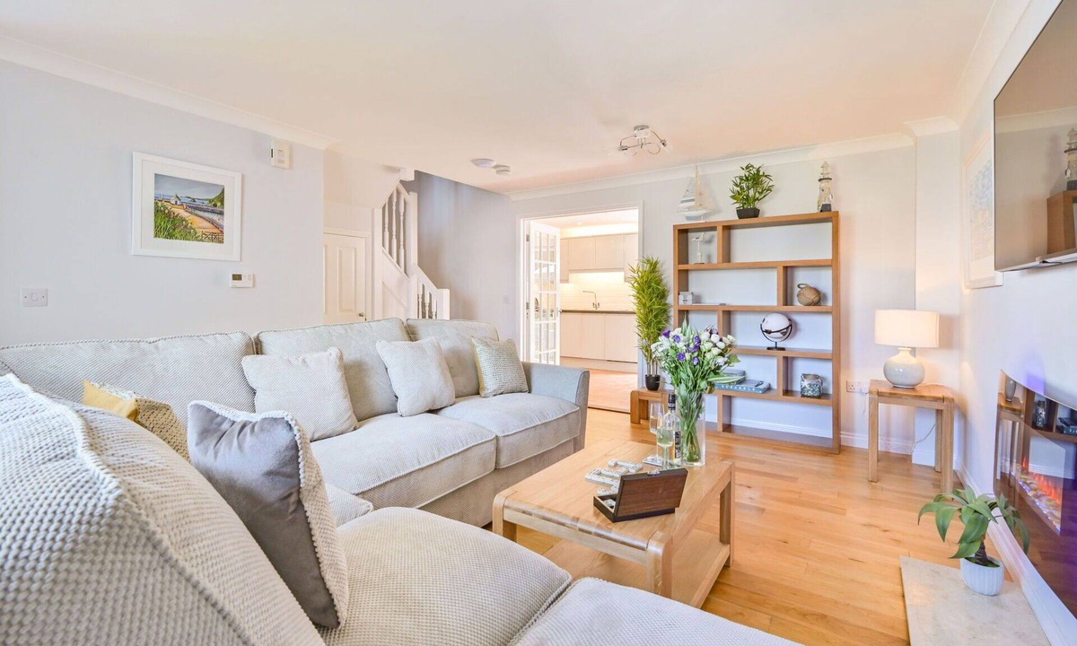 Charlestown House | Beautiful private villa for 6 people with WIFI, TV and patio