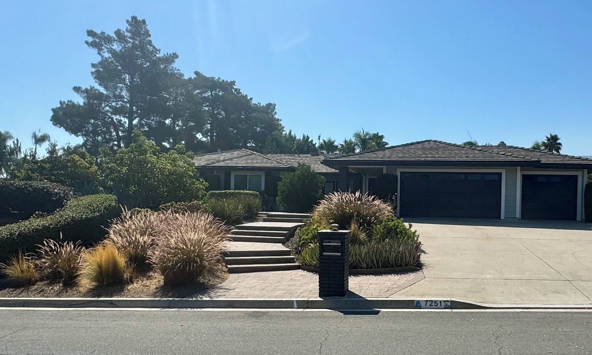 Corona House | Beautiful Spacious one story pool home