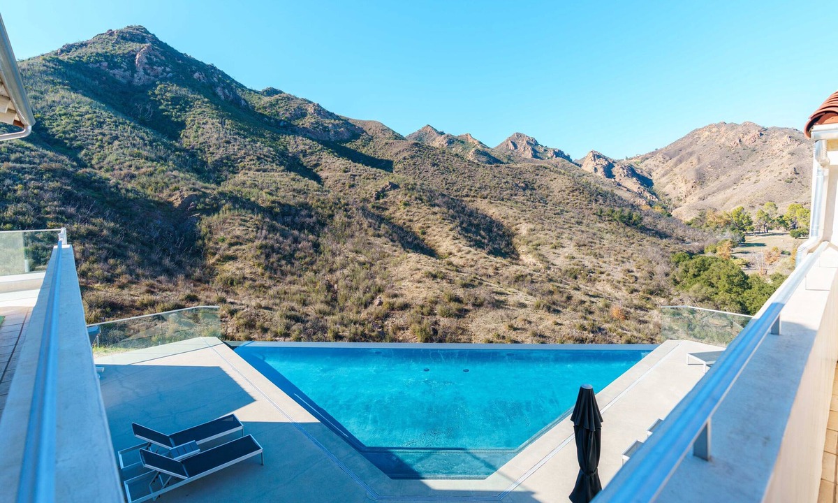 Agoura Hills House | Beautiful, spacious home w infinity pool - amazing views, close Malibu beaches.