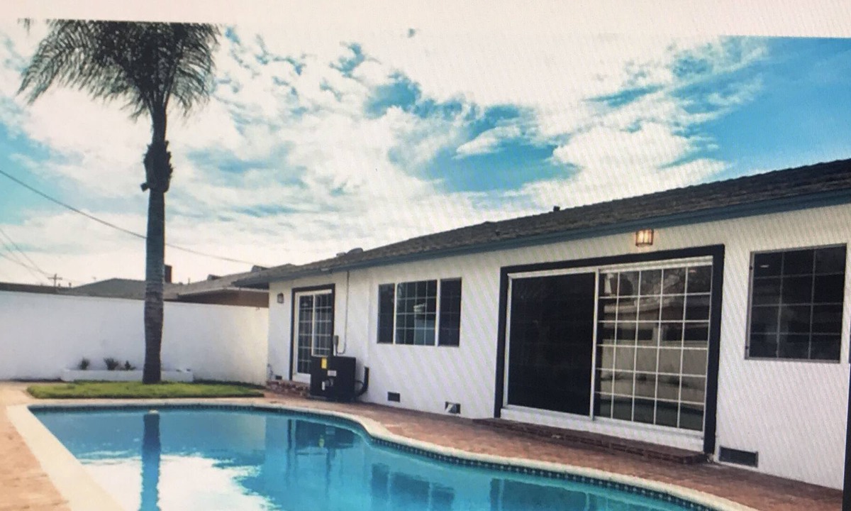 Gardena House | Beautifully remodeled, contemporary but inviting and cozy !!