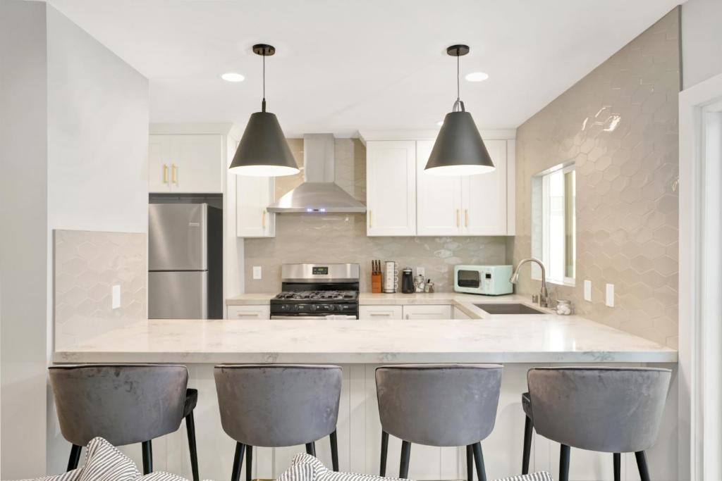 Fullerton House | Beautifully Remodeled House 5 miles to Disney