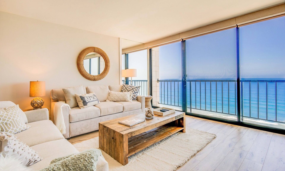 North Pacific Beach Condo | Beautifully remodeled 10th floor oceanfront condo