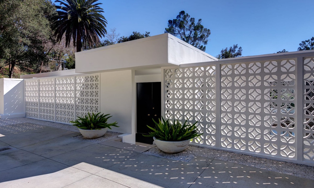 South Arroyo House | BEST ROSE PARADE LOCATION