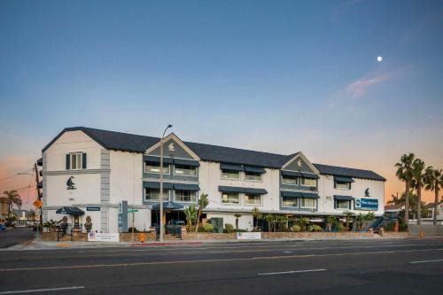 Harbour Inn | Sunset Beach