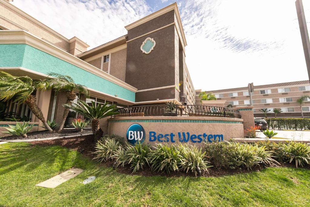Mission Valley West Hotel | Best Western Inn & Suites San Diego Zoo -SeaWorld Area