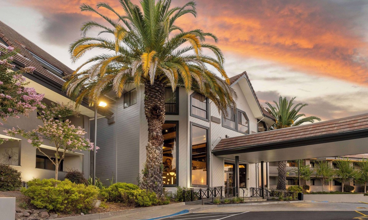 Novato Hotel | Best Western Plus Novato Oaks Inn