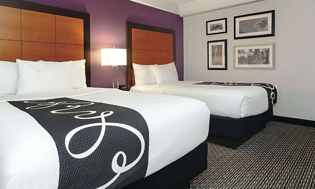 Guasti Hotel | Better Choice For Your Vacation! Comfortable Unit Awaits! Near Golden Oak Park