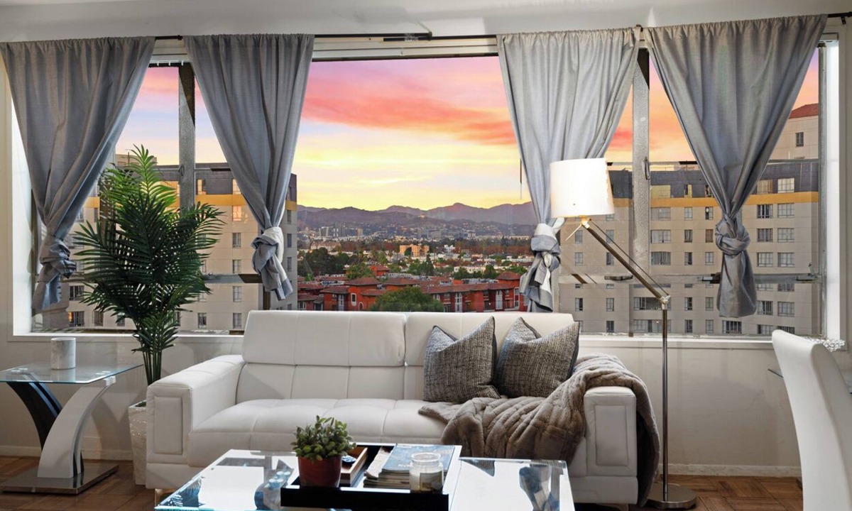Commerce Apartment | BevHills/West Hollywood/2bd2th/3beds inc King