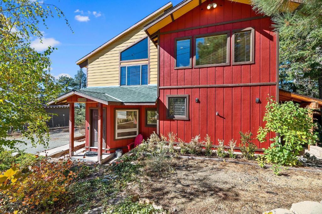 Upper Moonridge House | Big Bear Mountain Cabin