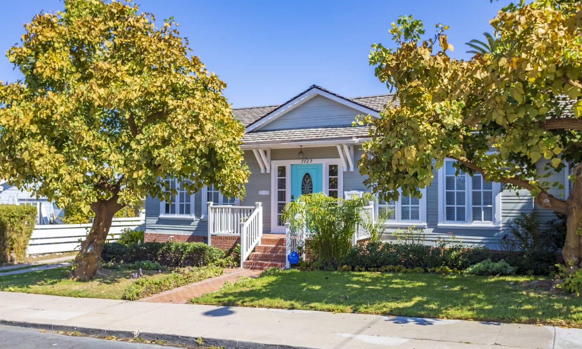 Village of La Jolla House | “Blue Door Cottage by the Sea,” La Jolla Village & Cove, Only 4 blocks to Beach