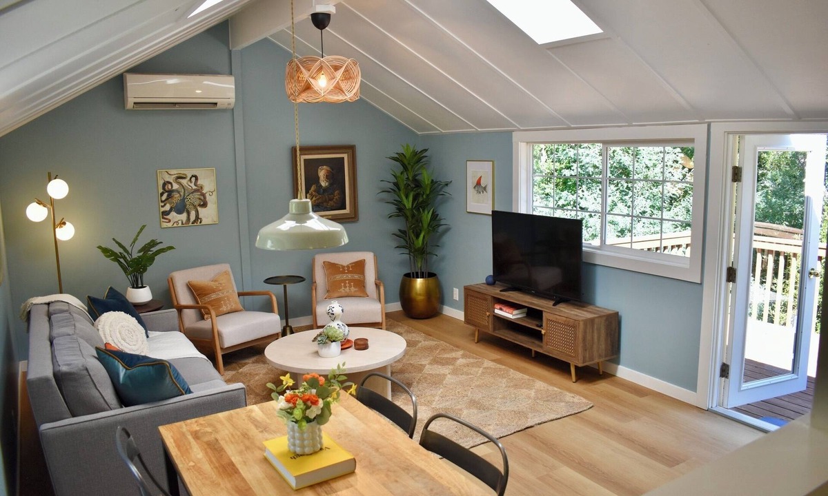 Greenbrae Cottage | Blue Sky Cottage! Freshly Renovated & Lovely with Gardens in Sunny Central Marin