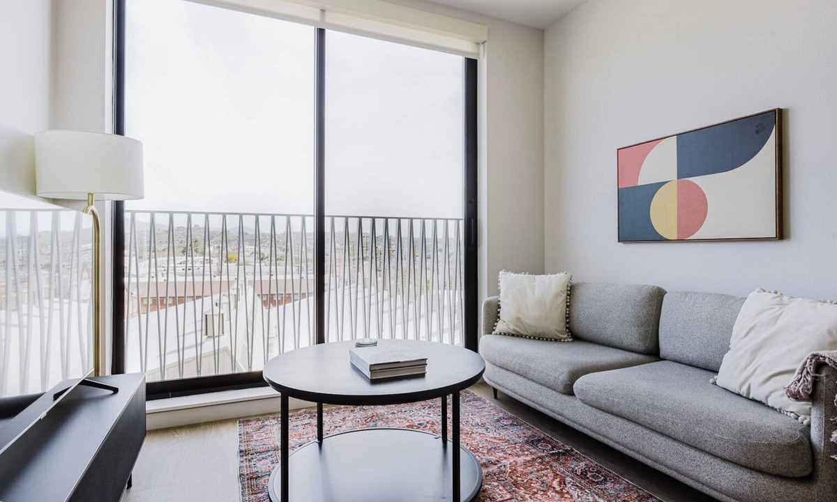 Chinatown Apartment | Blueground | Downtown, elevator, nr parks