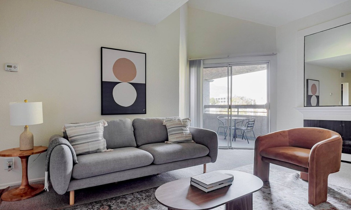 Pasadena Apartment | Blueground | Pasadena, pool, nr Pasadena City Hall