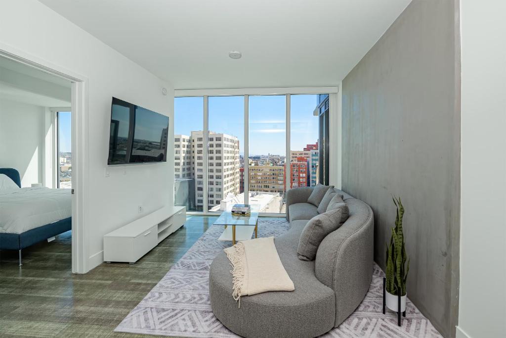 Historic Core Apartment | BluePalm Downtown High Floor