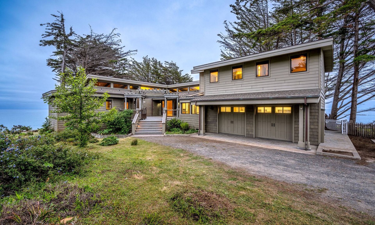 Gualala House | Blufftop home with hot tub & forever oceanfront views & private cottage