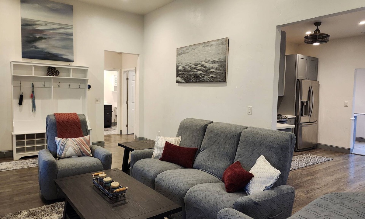 Lodi House | Bordeaux Bungalow | 1 Block to Downtown | Lovely Backyard | Dog Friendly