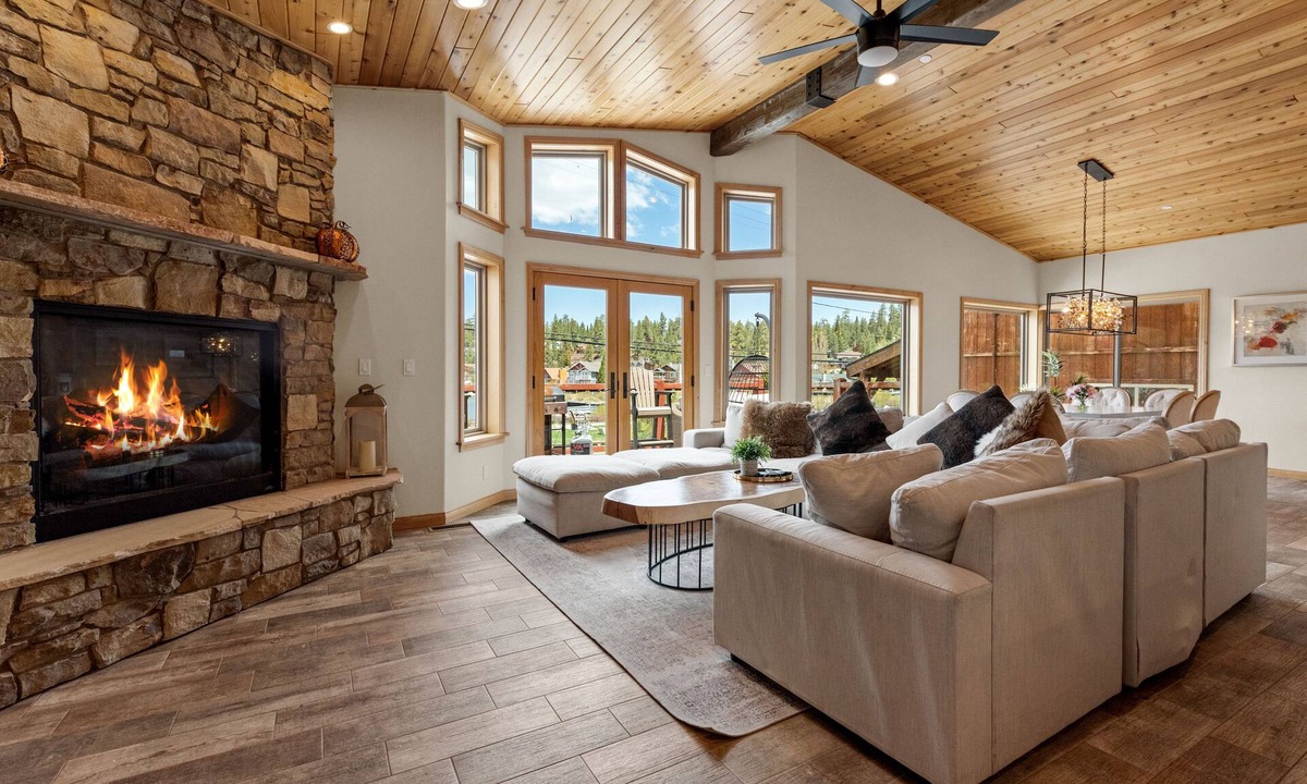 Big Bear Lake Ski Chalet | Boulder Bay Chalet Lakefront - Luxury Lakefront, Hot Tub, Pool Table, Foosball, Ping Pong, Lake View